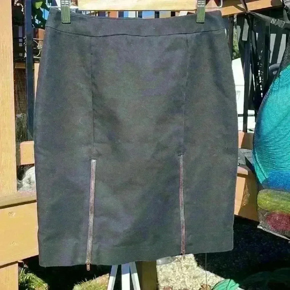 Worthington women’s size 2 petite skirt with zipper closure and zipper accents - Picture 1 of 9